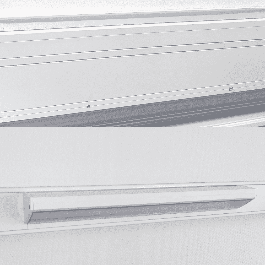 Rexuma vårdrumspanel En närbild av en modern, minimalistisk vit Vårdrumspanel vägghylla med rena linjer och en rektangulär form, mot en vit väggbakgrund.